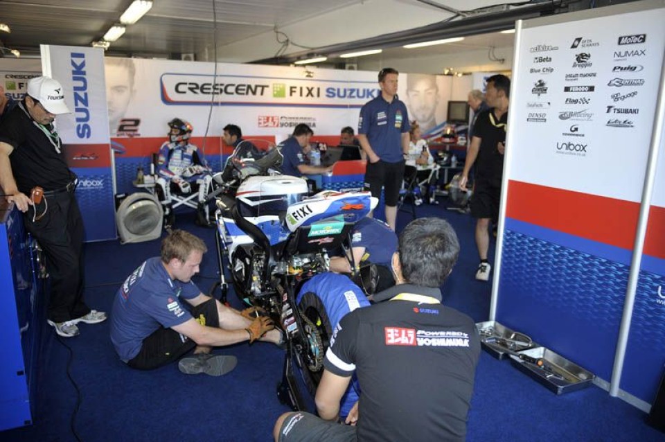 Moto - News: Il team Crescent "ospita"...Biaggi