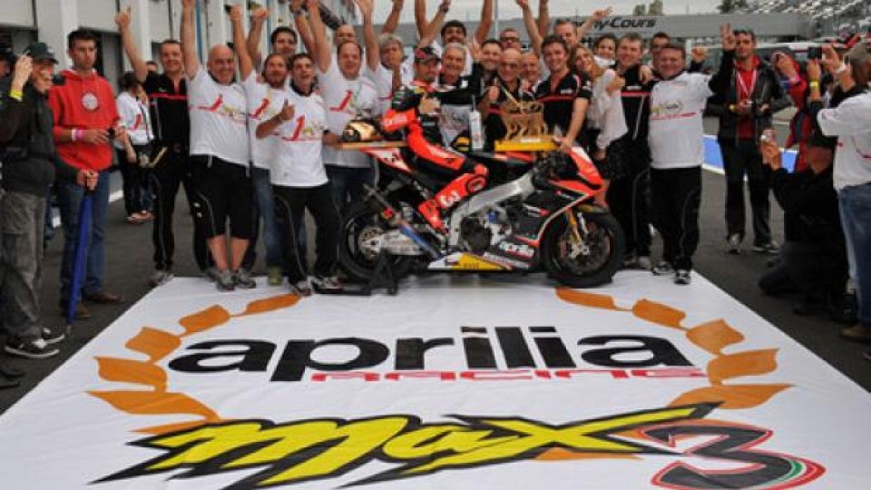 Moto - News: Aprilia festeggia il Mondiale di Max Biaggi