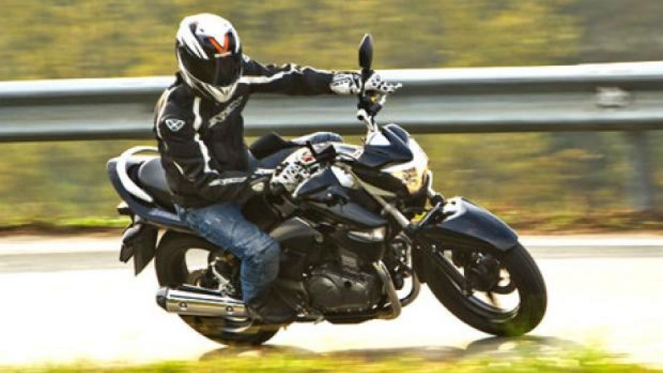 Moto - Test: Suzuki Inazuma 250 - TEST