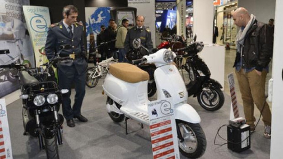 Moto - News: Gruppo Piaggio: la GdF sequestra delle "Vespa" contraffatte