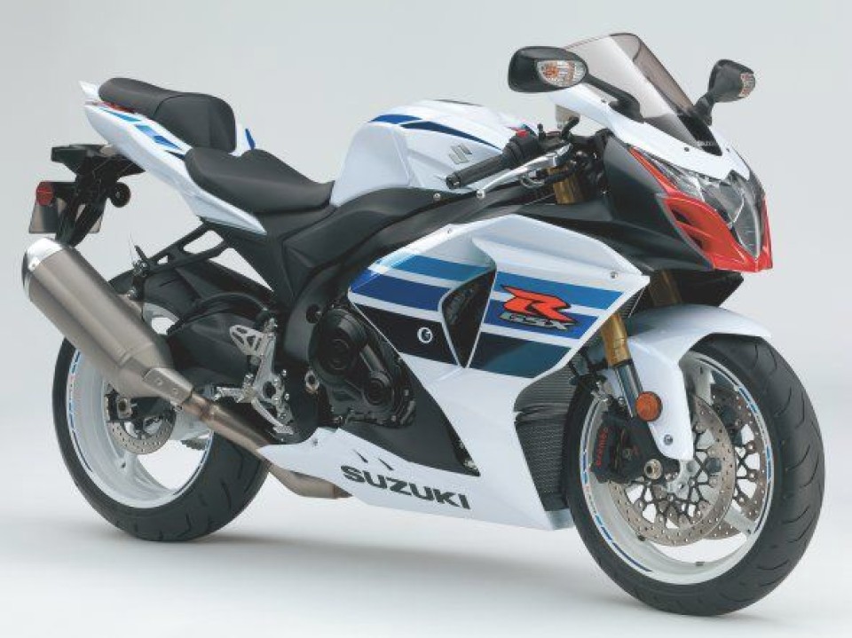 Moto - News: Le nuove Gixxer vi portano in pista gratis