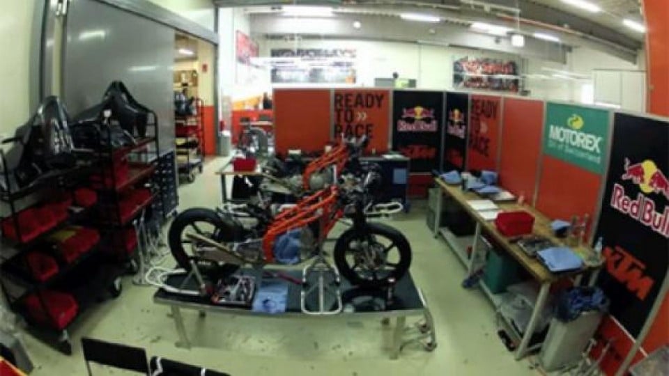 Moto - News: Costruisci una KTM Moto3 in tre minuti