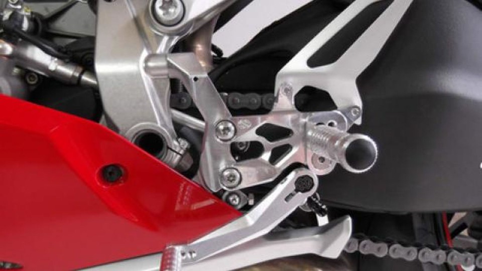 Moto - News: Gilles Tooling: pedane da corsa per la Ducati 1199 Panigale