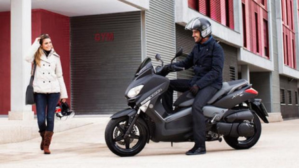 Moto - News: Yamaha 2013: presentata la partnership con Momodesign