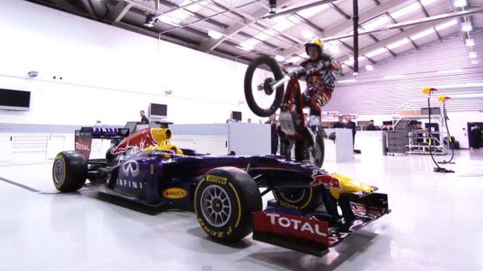 Moto - News: Red Bull Racing e Dougie Lampkin