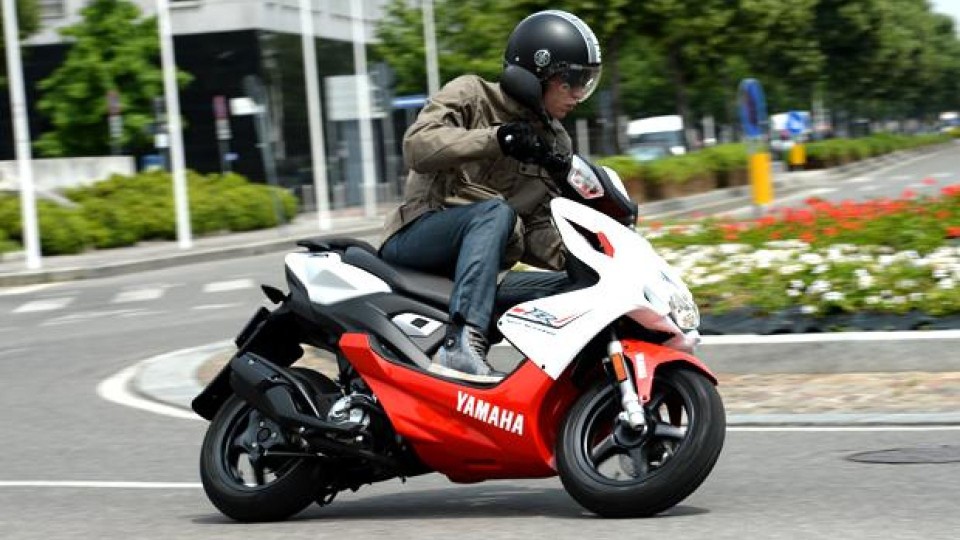 Moto - Test: Yamaha Aerox 50 R e Naked 2013 - TEST