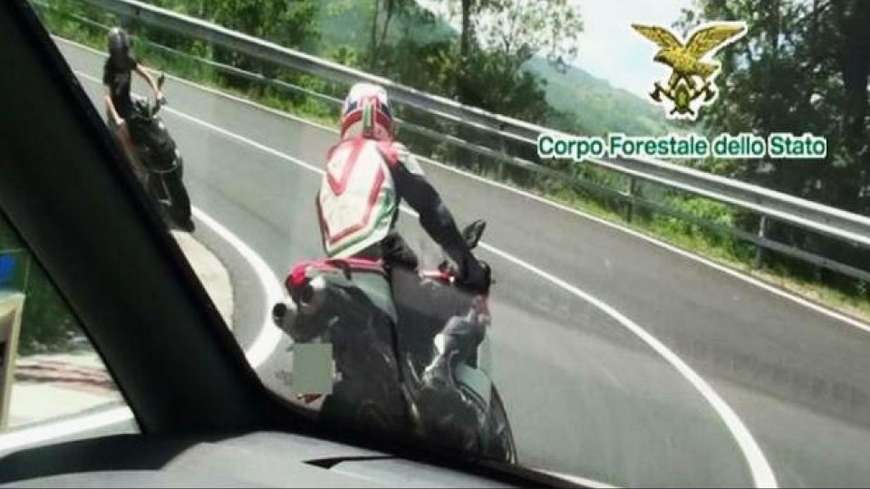 Moto - News: Passo dello Spino: un forestale sorpreso contromano dai suoi stessi colleghi Moto - News: Passo dello Spino: un forestale sorpreso contromano dai suoi stessi colleghi