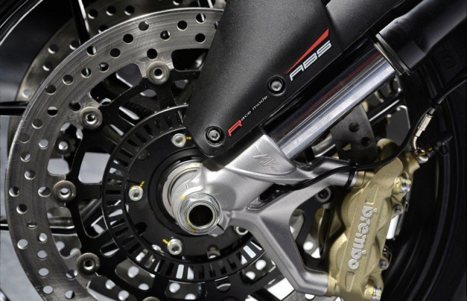 Moto - News: MV Agusta: i tre cilindri frenano meglio