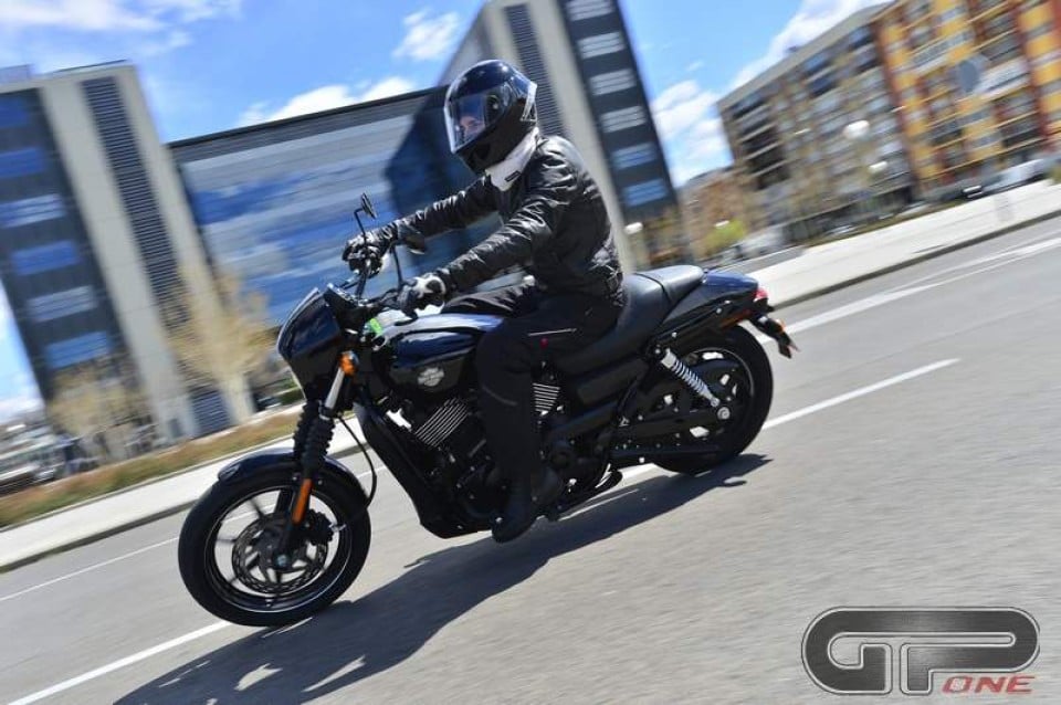 Moto - Test: Harley-Davidson Street 750: metallo facile