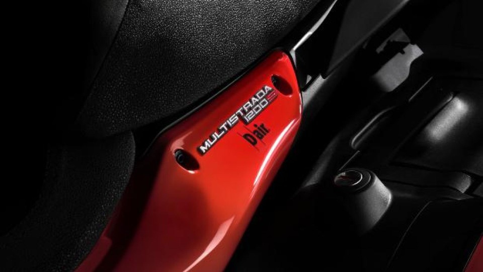 Moto - News: Ducati Multistrada 1200 D-air: la moto comunica con l'airbag sulla giacca