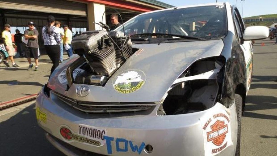 Moto - News: Una Toyota Prius del 2008 con motore Harley-Davidson del 1986