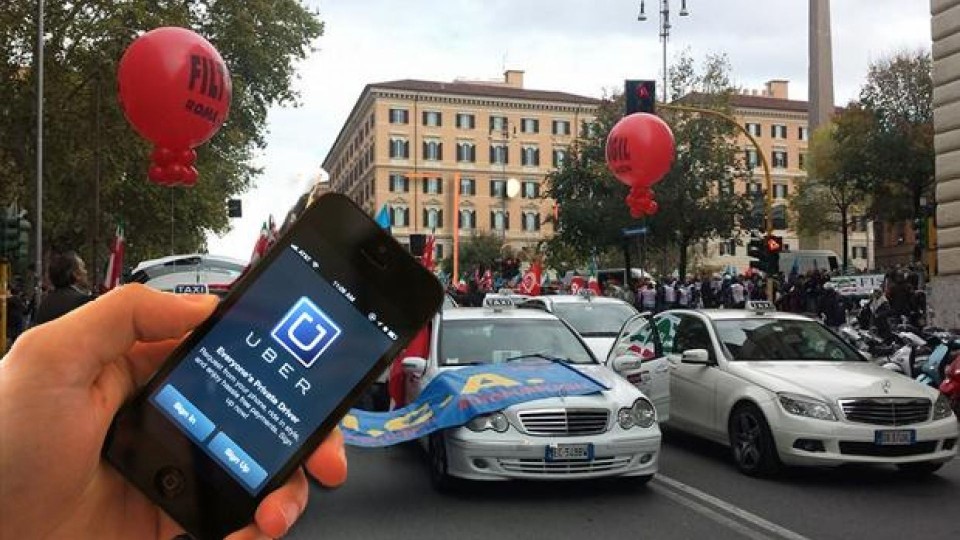 Moto - News: Uber contro i Taxi: il Ministero si schiera