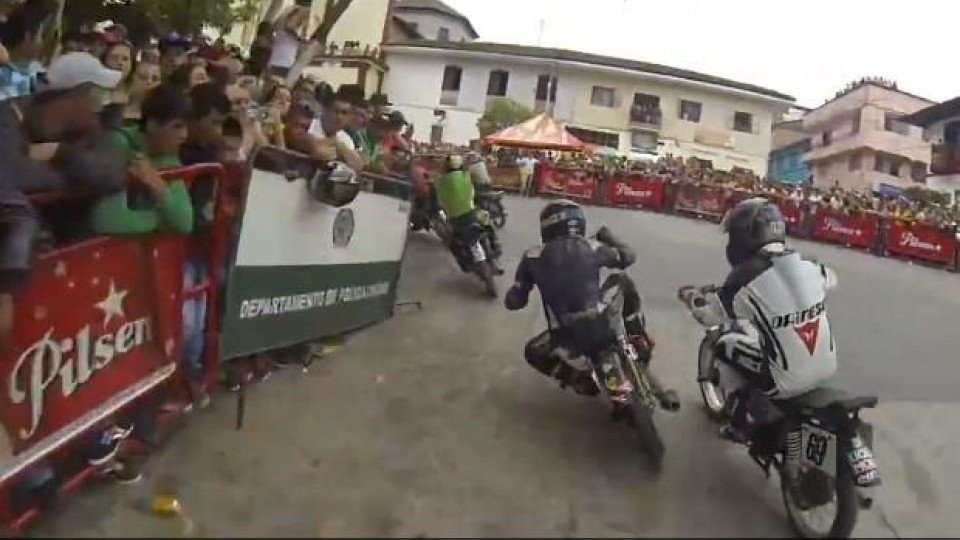 Moto - News: La gara stradale più pazza di sempre - VIDEO