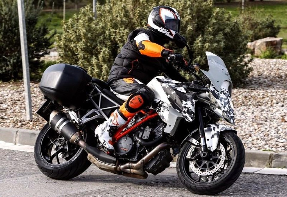 Moto - News: Rumors KTM: arriva l'erede della SMT 990?