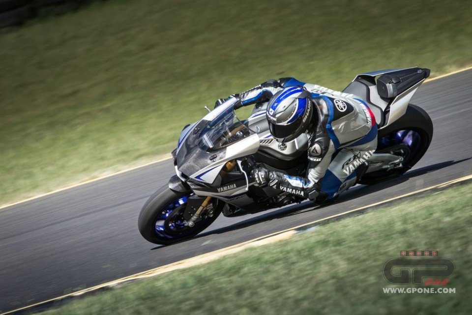 Moto - News: Yamaha con Dainese per la nuova R1