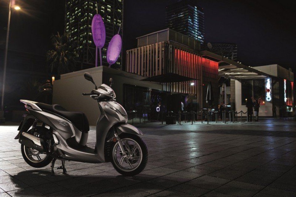 Moto - News: Honda: presentato il nuovo SH300 ie ABS