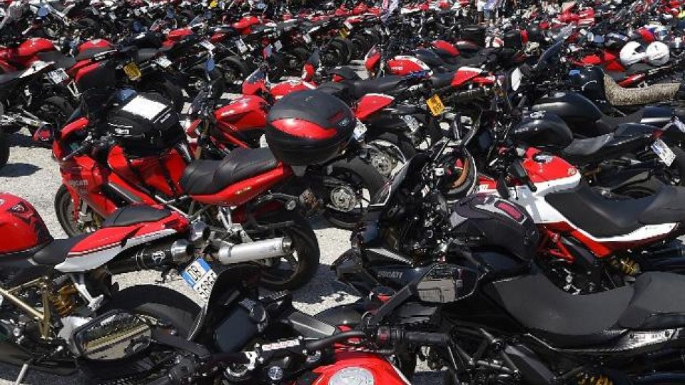 Moto - News: Difficoltà parcheggio: lo stress sconosciuto alle moto!