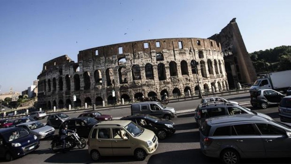 Moto - News: A Roma si perdono 4 giorni all'anno nel traffico