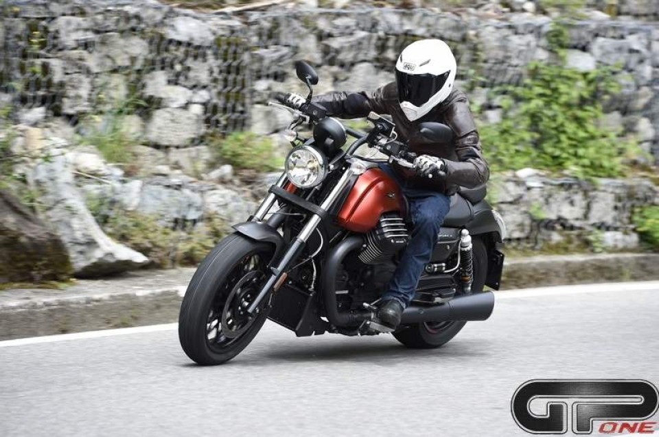 Moto - Test: Moto Guzzi Eldorado e Audace: vivere la strada