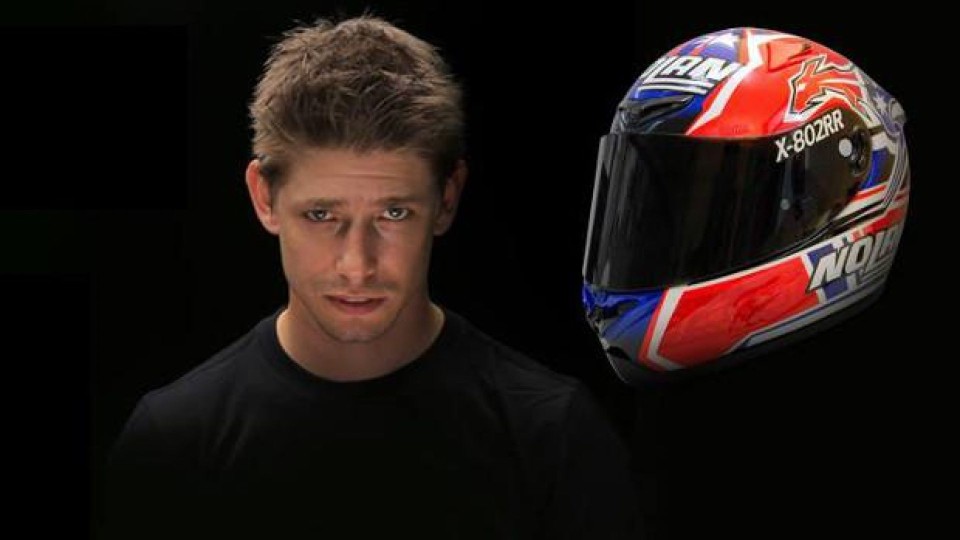 Moto - News: Casey Stoner presenta il casco Nolan X-802RR Carbon Fitting