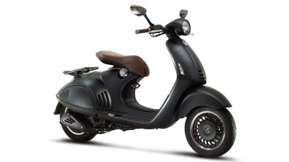 Moto - News: Vespa 946 Emporio Armani: tiratura limitata ed esclusiva