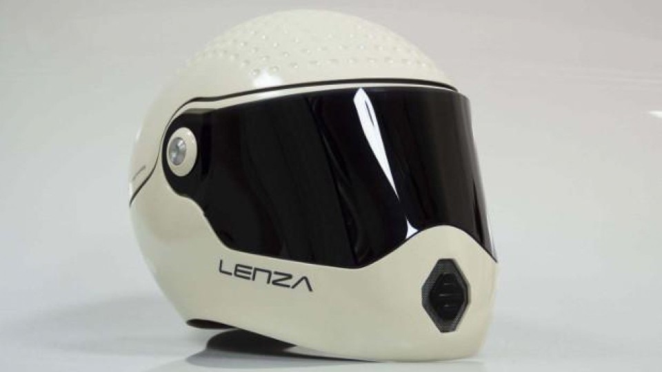 Moto - News: Lenza One: un casco come una pallina da golf per ridurre il rumore