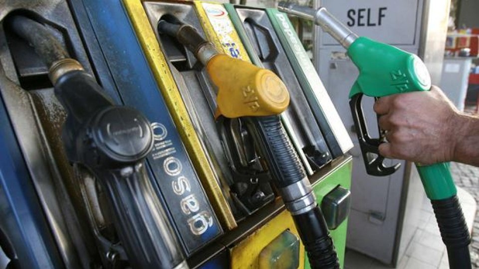 Moto - News: Prezzo benzina: leggera diminuzione prima delle vacanze