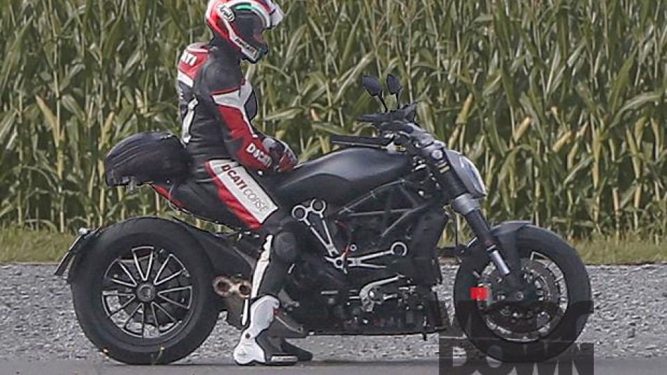 Moto - News: Ducati Diavel 2016: prima foto spia