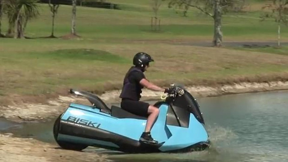 Moto - News: Gibbs Biski: la moto che si trasforma in jetski