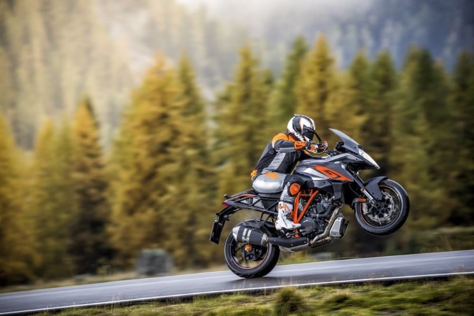 Moto - News: KTM SuperDuke GT: adrenalina a lungo raggio