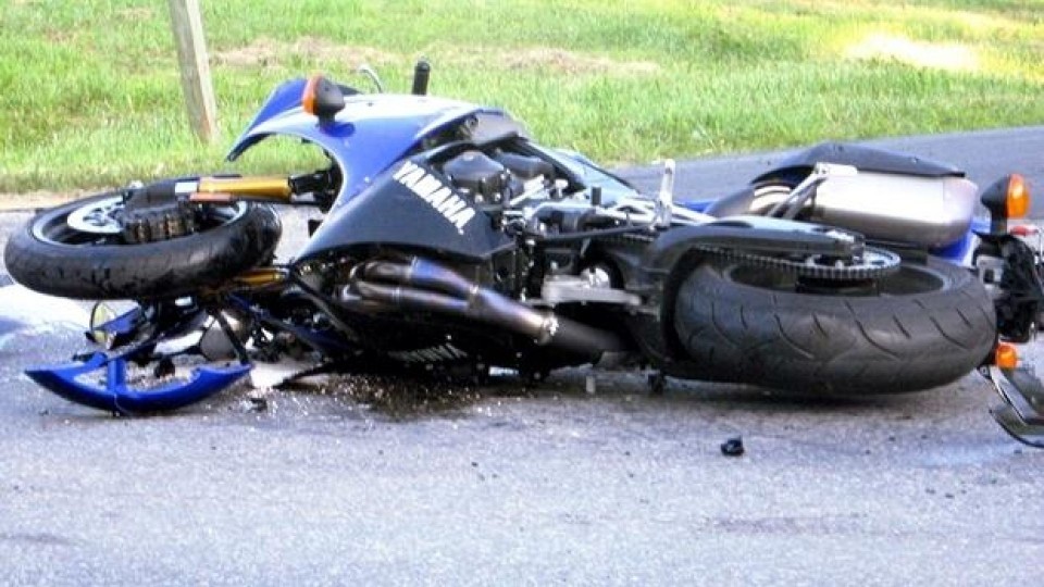 Moto - News: Strada sporca: incidente in moto? Chi fa i lavori paga