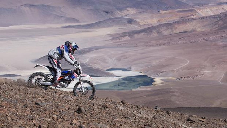 Moto - News: KTM Freeride E-XC in cima al vulcano attivo più alto del mondo