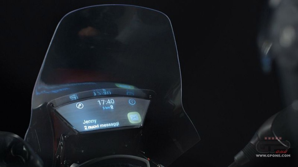Moto - News: Yamaha: ecco il parabrezza intelligente Samsung