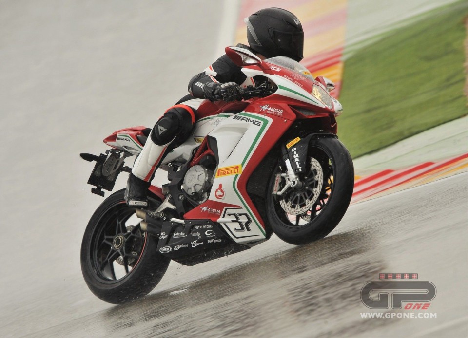 Moto - Test: Pirelli Diablo Rosso 3: punto di svolta