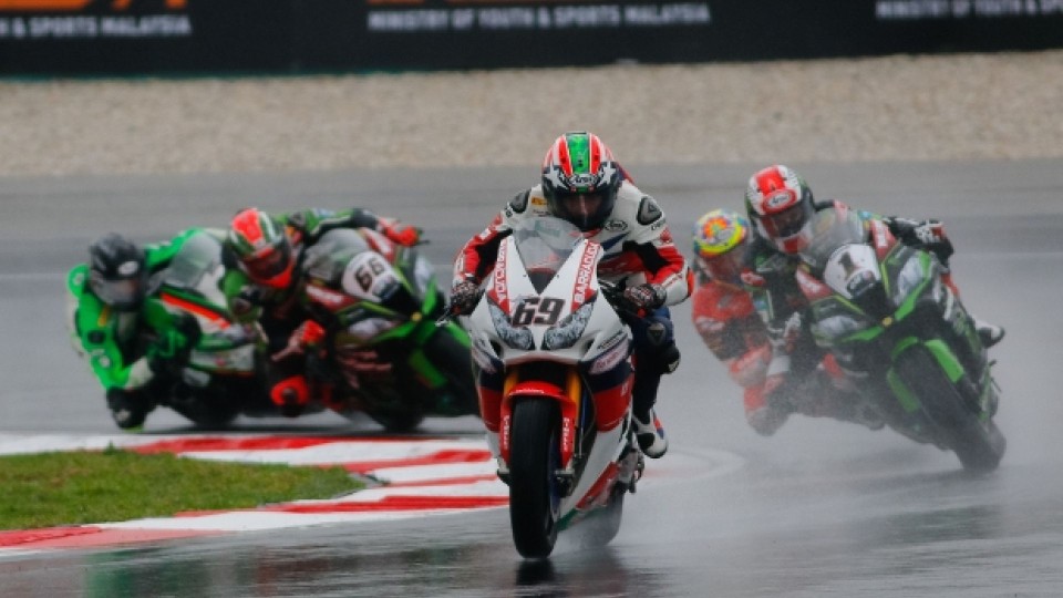 Moto - News: SBK a Donington Park: orari TV di prove, qualifiche e gare