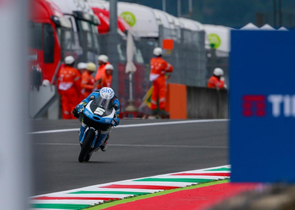 Mugello, doppietta italiana: pole di Fenati, 2° Migno