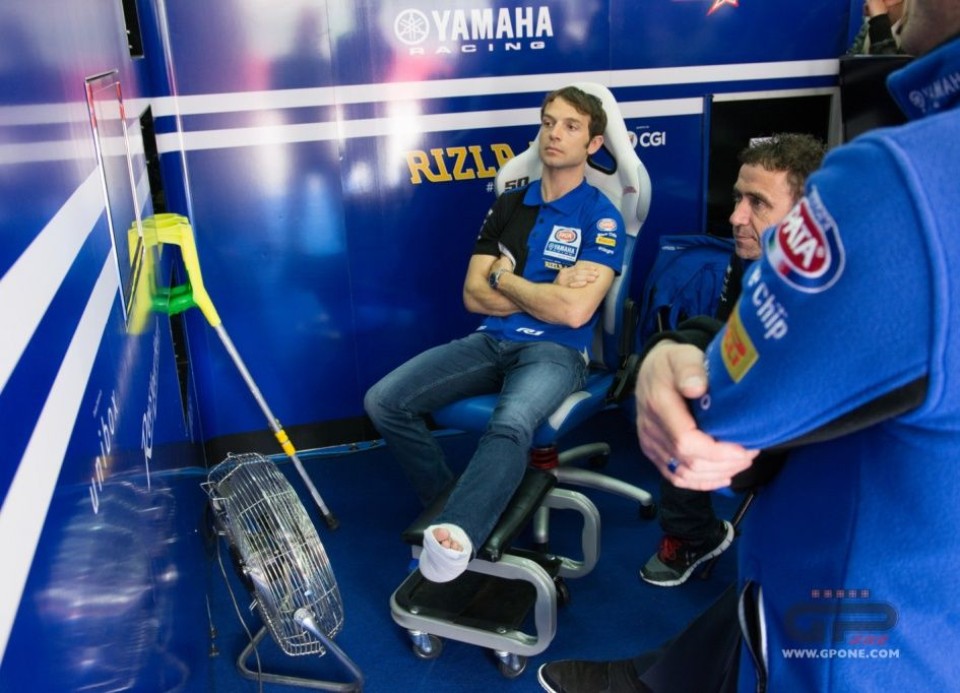Guintoli out per Donington, Lowes in forse