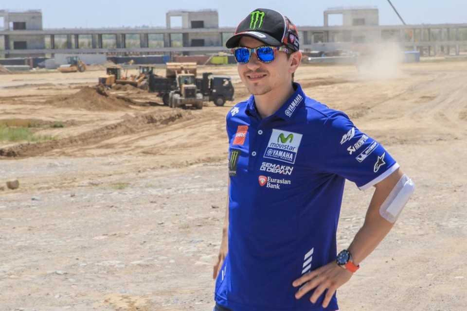 Lorenzo visita una nuova pista in Kazakistan