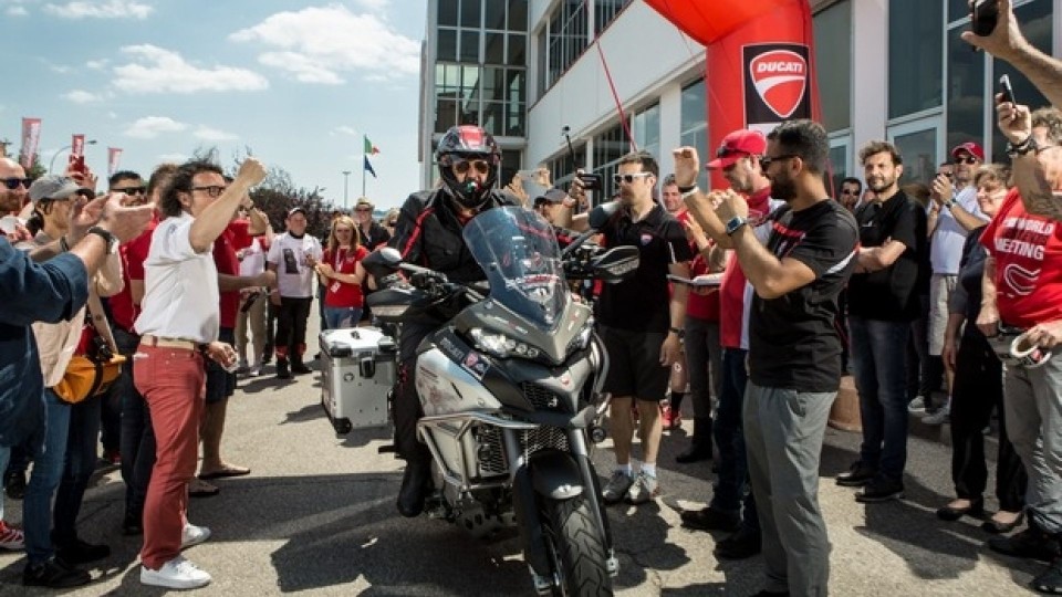 Moto - News: Ducati festeggia il compleanno con un giro del mondo