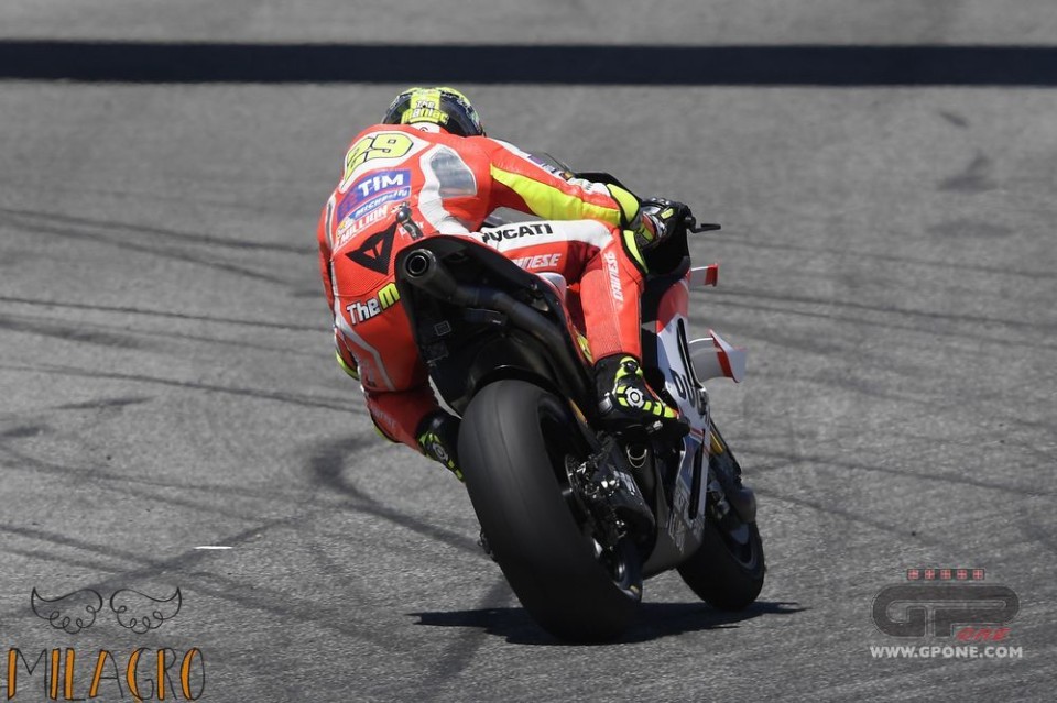 Test: Iannone 1st, Dovi 2nd, the reds set the morning's pace