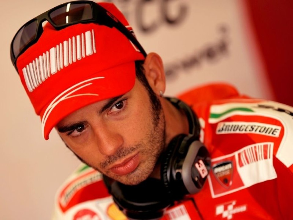 It's official: Melandri is back in red with Ducati