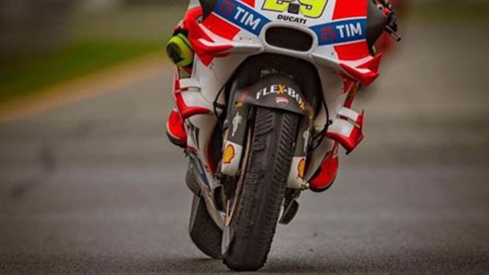Moto - News: MotoGP a Brno: la polemica sulle gomme offusca la vittoria di Crutchlow