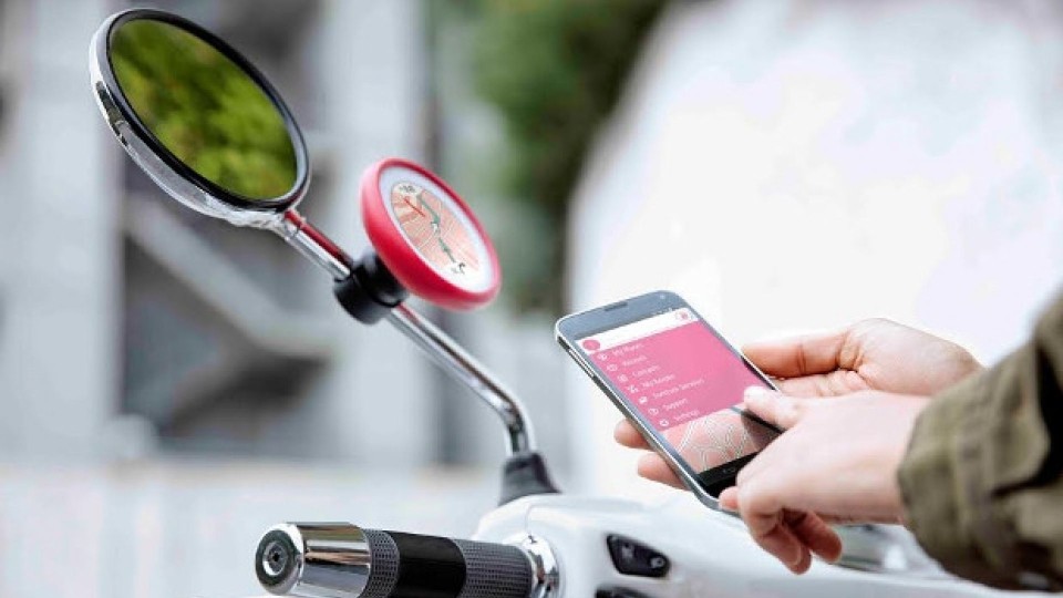 Moto - News: Tom Tom VIO: innovativo navigatore per lo scooter