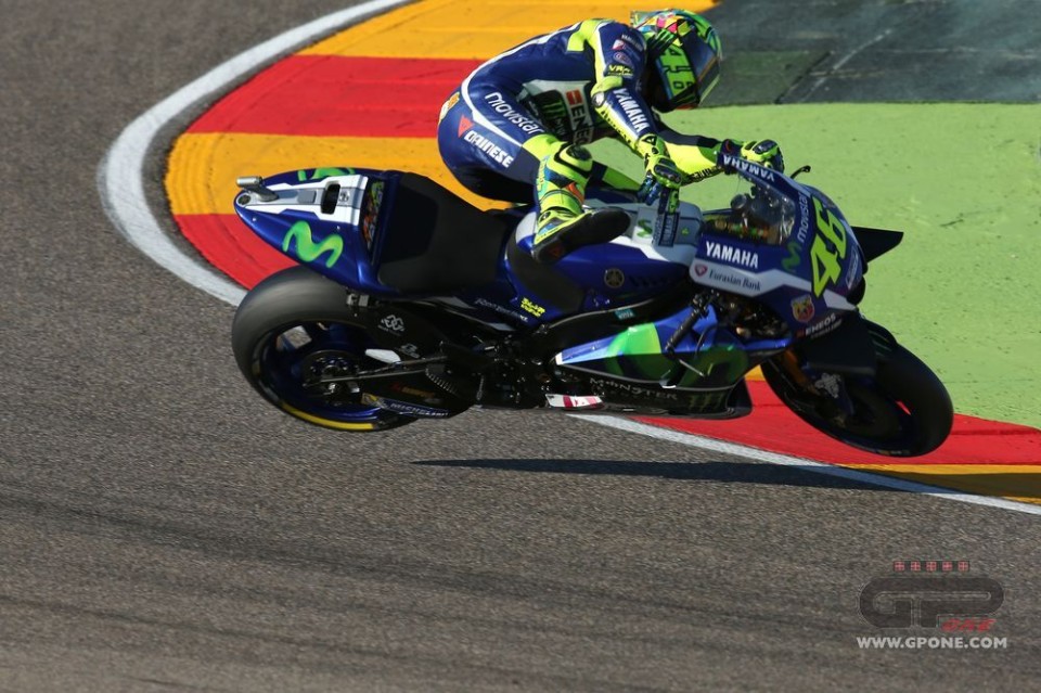 Le foto della caduta di Valentino Rossi ad Aragon