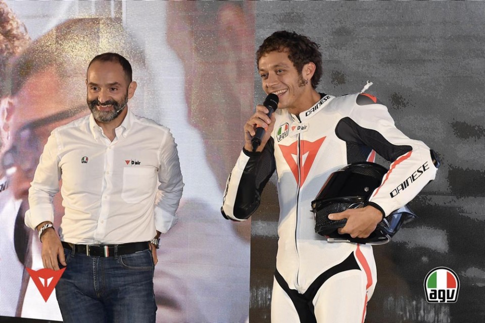 Moto - News: Rossi and Dainese: introducing the new frontier in safety