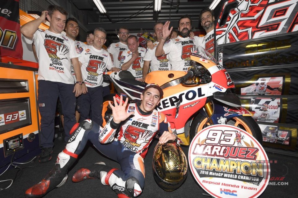 Marquez World Champion in Motegi: the best shots