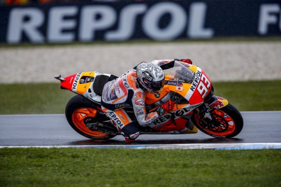 MotoGP: Qualifiche pazze: Marquez in pole, Lorenzo 12°, Rossi 15°