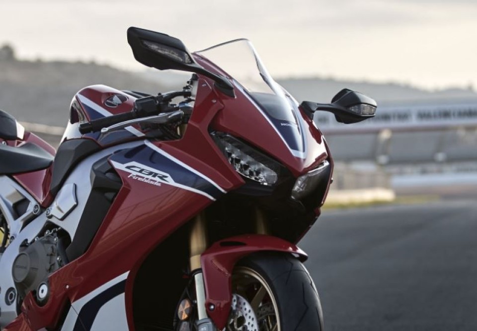 Moto - News: Honda, ad EICMA arriva una nuova Fireblade