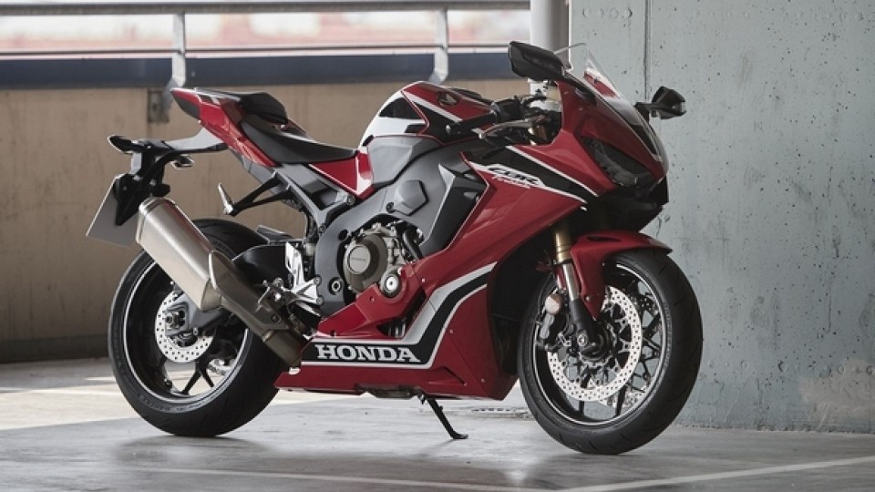 Moto - News: Honda CBR1000RR Fireblade 2017