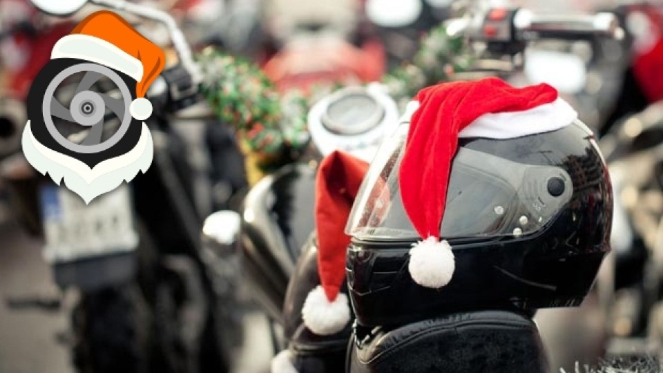 Moto - News: Cosa regalo a un motociclista per Natale senza spendere troppo?